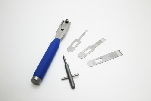 REMOVABLE FLEXIBLE CHISEL AND BLADE SET